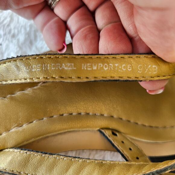 Unisa Newport Thong Sandals Flip Flops Black & Tan Woven Leather Medallion 9.5 - Picture 4 of 4